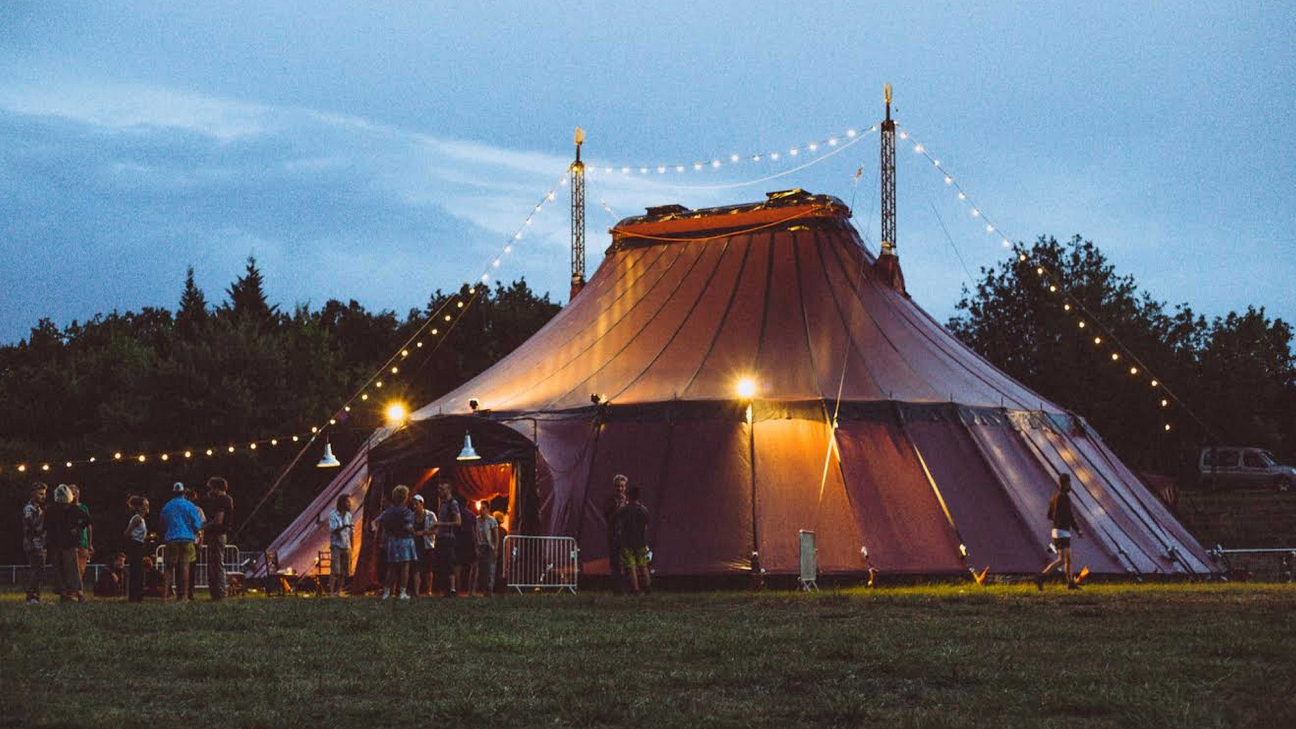 Bordeaux :  Le "Cirque Plaisir" pose ses valises à Bordeaux sur l'Aire Rafaël Padilla 